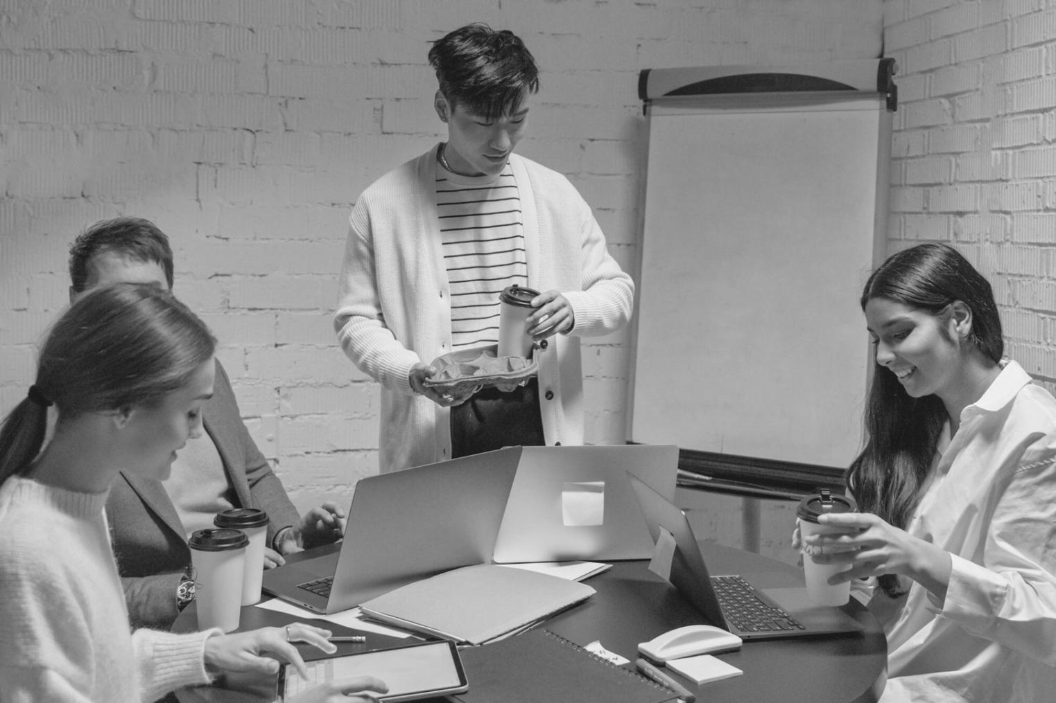 Proses pembelajaran analisis teknikal dalam sesi trading